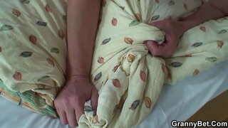 ���ुन्या स्त्री अनैतिक समागमाला प्रवृत्त करणे तरुण माणूस