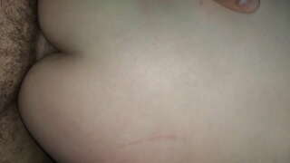 Hardcore anální sex s sexy dívka. Dívka si velký péro hluboko v její těsné zadek.