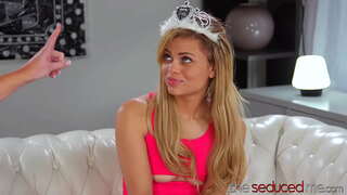 Divlja MAMA Отшлепала I Вылизала Slatka Teen