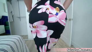 Võõrasema on mõned probleemid, Ta on nümfomaan ja ta ei saa loobuda