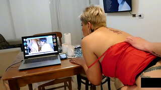 Mwen te dekouvri l 'espyonaj sou mwen pandan y ap mwen masturb ak mwen ap fè l' ranpli manman bourik mwen ak lèt jiskaske li kontan .....