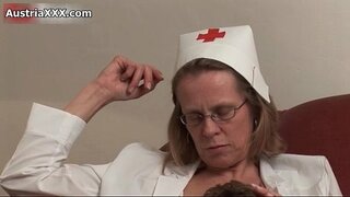 Maloto matotra ny vehivavy mahazo ny pussy resin