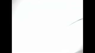 Сексуалды іш киімдегі брюнетка өзінің Кискасын мастурбациялайды