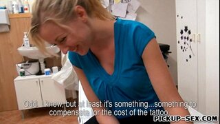 Victoria Eens geschraubt, déi vu frieme Kerl fir e Stéck Boergeld