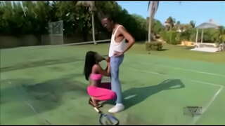 Ms Cherry Blossoms va uning yorlig'i jamoasi bbc