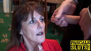 Розлучена зріла леді Пандора насолоджується покірним сексом