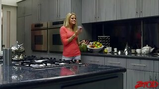 Tá Jess Rhodes Mór Go Leor Chun A Láimhseáil Go Léir Go Bhfuil Coileach