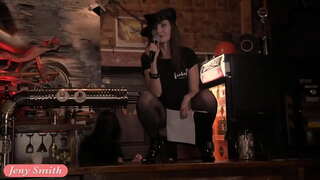 Hai than trên sân khấu