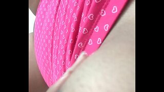 Menyentuh diri sendiri di malam hari