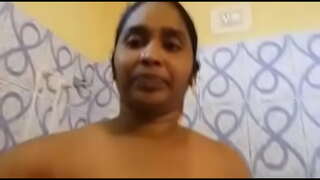 ���ന്റി take selfie in bathroom