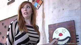 Grandega paruoj redhead Lauren Phillips ĵetita en kelo kaj grupo de grandega dicks uloj nigra kaj blanka ones fucked ŝia gorĝo