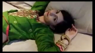 Üvey annemi becermek istiyorsan ve Noida'daysan ve beni becermek istiyorsan, buraya ya da hangout'lara mesaj at