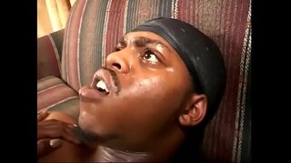 Diezgan redhaired šokolādes babe Kelly Valdīšanas bija klepoja kāposti ūdens viņas muti, pēc tam, kad traucēšanas viņas matains twat