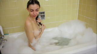 Αίσθηση παρακολούθησαν στην μπανιέρα μου