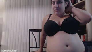 Томпақ қыз десертті жақсы көреді