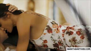 סקס לסבי עם milf ואת העשרה בלונדינית