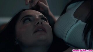 A busty babe ubuso ehleli lesbian iqabane lakho