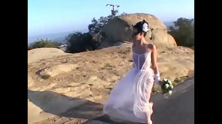 ���ાખુશ યુવાન ત્યજી પત્ની આપે છે કેટલાક માથા પછી લટકાવવામાં દ્વારા બે kindhearted smoothers