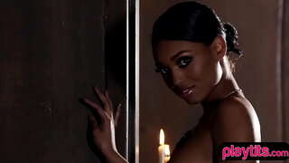 Sportowa czarna piękna sesja zmysłowego erotyczne