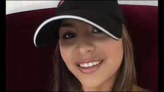 Giovane e bella ragazza bruna con tette vivace e inclinato occhi di Michelle Maylene gode di equitazione di grande uccello di fama mondiale stronzo Manuel Ferrera