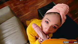 ���ကြှနျုပျထူးဆန်း stepmom Cali လီ deepthroats ငါ့အကြီးမားတဲ့ငပဲနောက် overhearing ၽြန္ုပ္၏ဖုန်းပေါ်မှာ