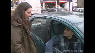 ���ोठी कुत्री fucked नाही दोन guys द्वारे घेतले आहे एक स्टॉप