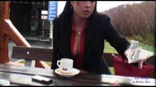 Varakova อยู่ใน motorway ร้านอาหารตามหาลูกค้ายาบ้า